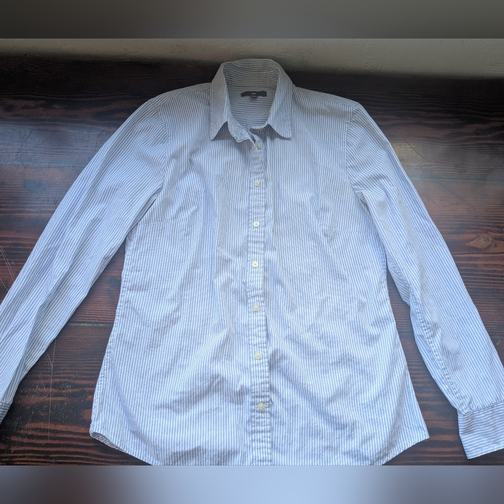 Gap Blue & White Striped Button-Up Shirt – Size M
